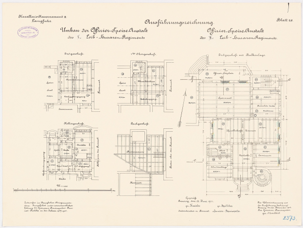 Schwarz-weißer architektonischer Grundriss des ehemaligen Bundeskanzleramts, der detaillierte Layouts mit beschrifteten Räumen und strukturellen Elementen zeigt.