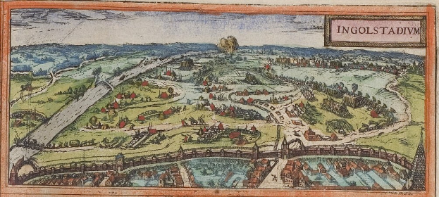 Alte Karte von Ingolstadt, Deutschland, die Bäume, Häuser, eine Brücke, Wasser, Hügel und Himmel mit Text auf dem Pergament zeigt.