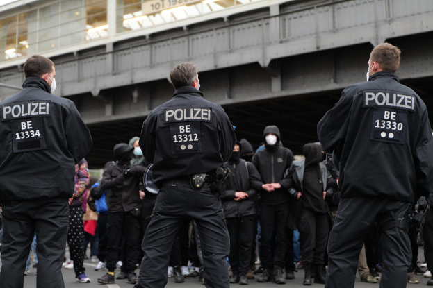 Nach 'Witz': Mann schlägt Polizisten ins Gesicht auf dem Mainzer Hauptbahnhof
