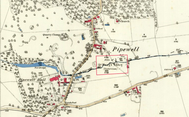 Ein detaillierter alter Stadtplan von Pipewell, der Straßen, Gebäude, Sehenswürdigkeiten und Text mit Zahlen zur genauen Standortangabe zeigt.
