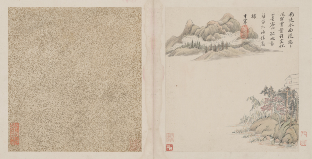 Ein aufgeschlagenes Buch mit chinesischen Schriftzeichen, das eine Landschaft aus grünen Bäumen, majestätischen Bergen und einem fernen Haus zeigt.