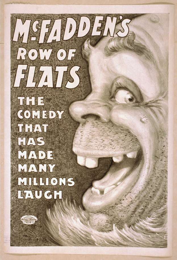 Plakat einer lachenden Person mit wildem Haar, weiten Augen und einem breiten Grinsen auf einem hellgelben Hintergrund, mit dem Text "McFadden's Row of Flats: The Comedy That Has Made Many Millions Laugh" über das Bild.