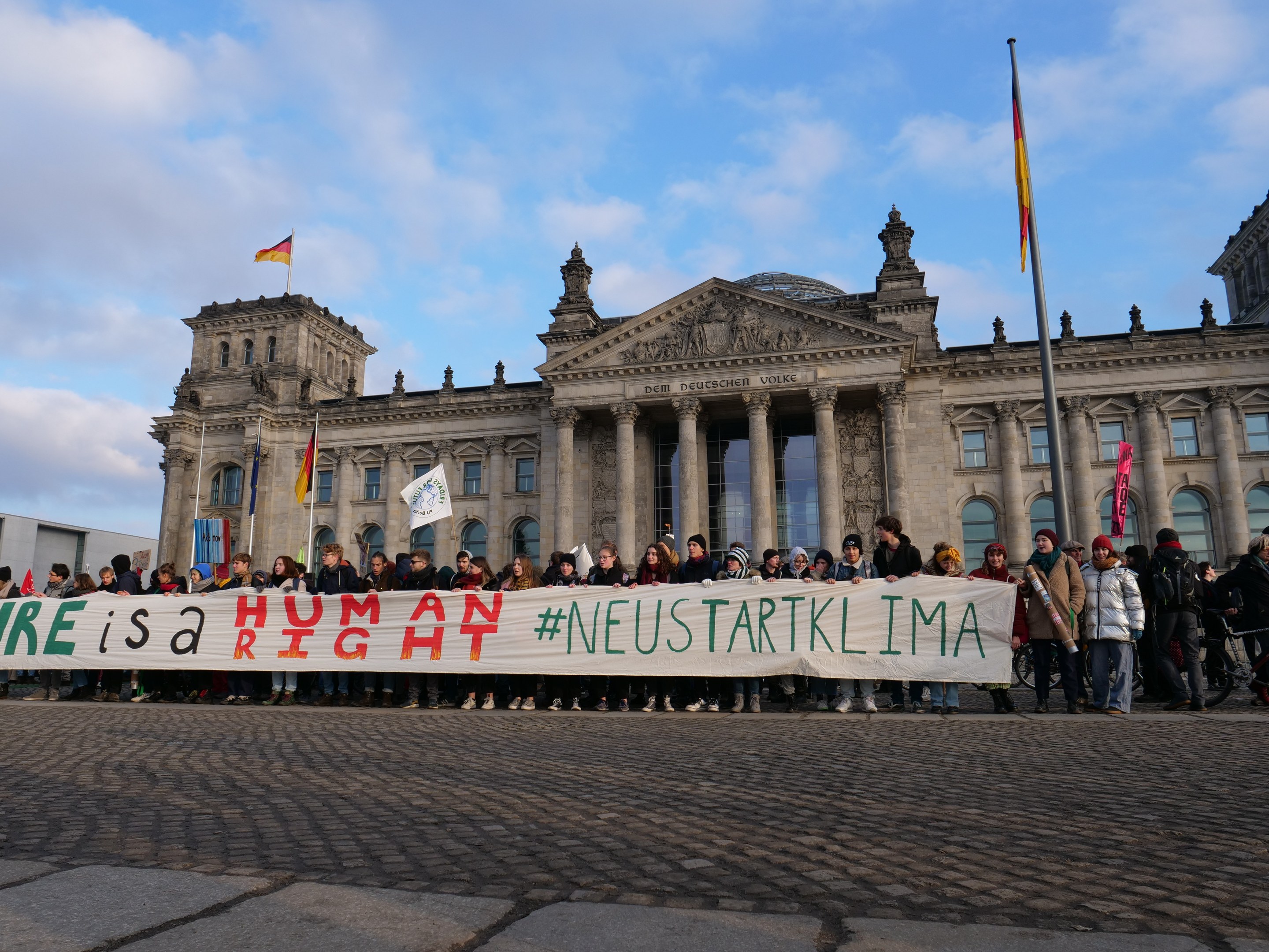 Wie fair ist Deutschland? Bürger nehmen eine praktische Haltung bei der Debatte im Haus der Commons im Volkspark in Halle ein