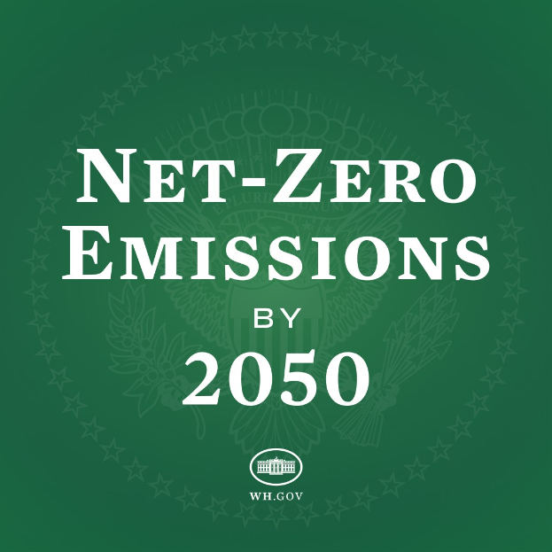 Weißer fetter Text auf grünem Hintergrund mit der Aufschrift "net-zero Emissionen bis 2050."