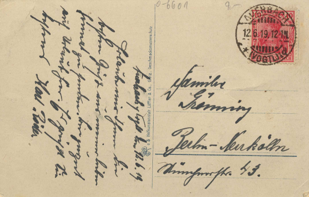 Alte deutsche Postkarte mit rotem Stempel und der Aufschrift "Gesimnacks & Co. & Co."
