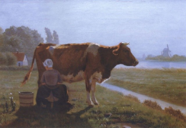 Eine Frau melkt eine Kuh auf einer grünen Wiese mit Pflanzen und Bäumen, mit einem Haus, einer Windmühle und einem Gewässer im Hintergrund unter einem strahlend blauen Himmel.